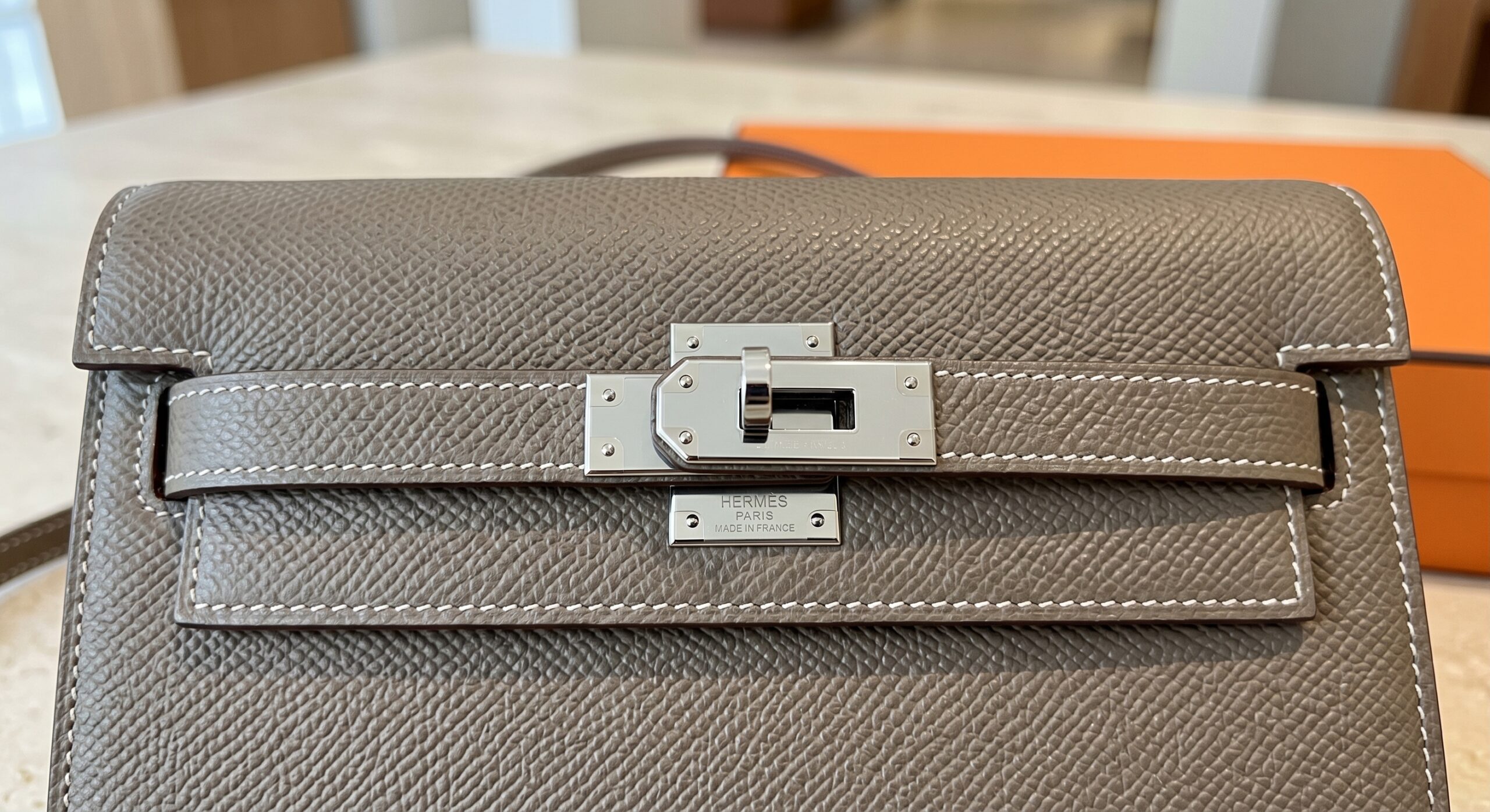 A Hermès Kelly to Go in Epsom leather, detailing the minimalist touret hardware